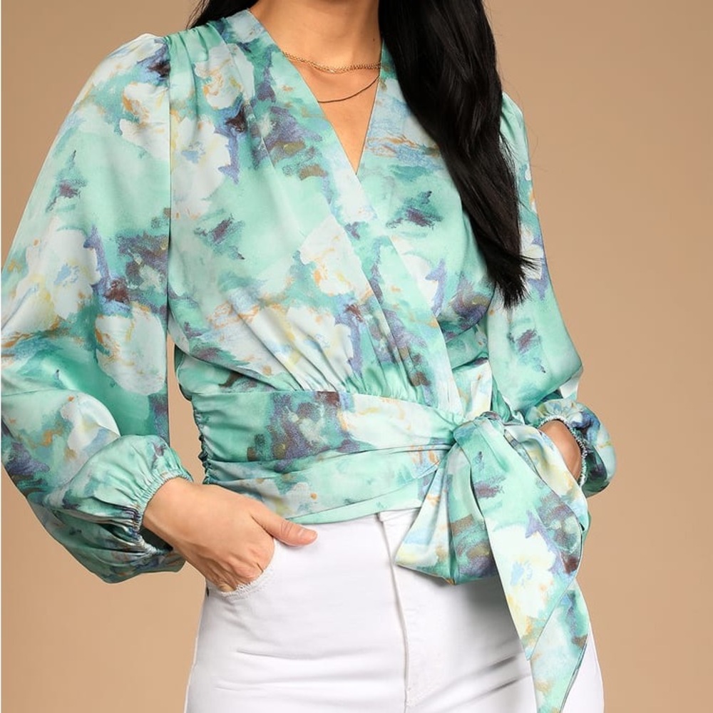 Lulu’s green Wrap Top